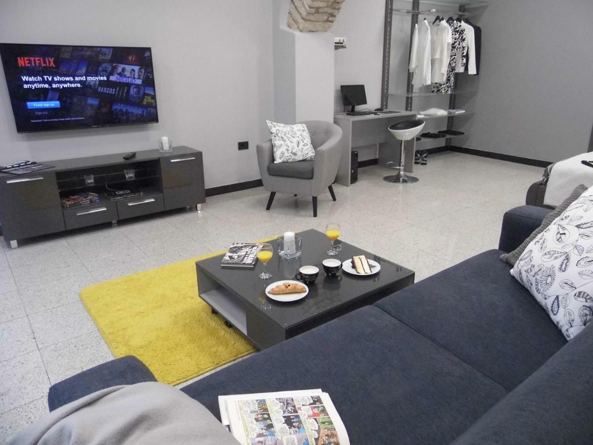 Batcave Apartment Pula Ngoại thất bức ảnh