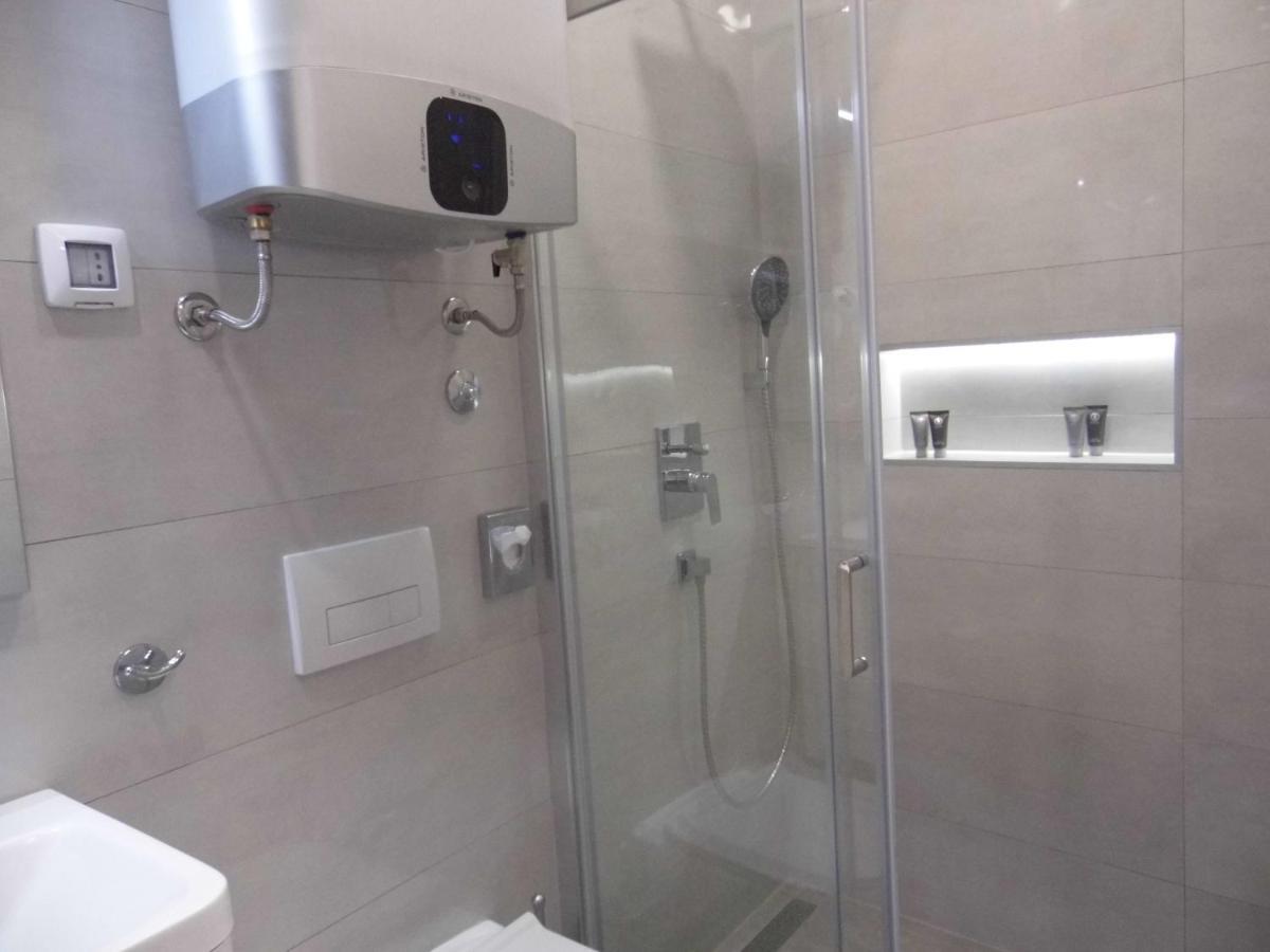 Batcave Apartment Pula Ngoại thất bức ảnh